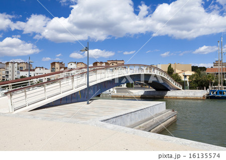 Footbridge in the Marina of Gruissan 16135574