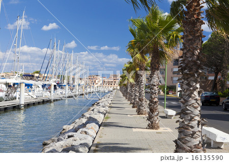 The long marina promenade in Gruissan 16135590