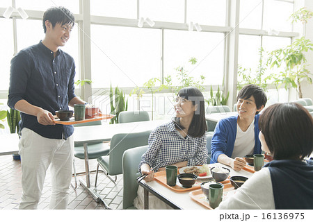 大学生の写真素材 [16136975] - PIXTA