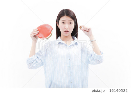 がま口財布を持つ女性 16140522