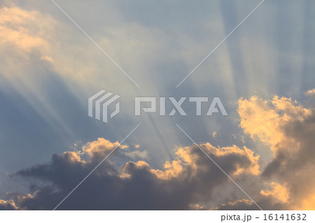 Dark ominous clouds. Dramatic sky 16141632