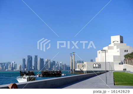 イスラム芸術博物館と高層ビル 16142629