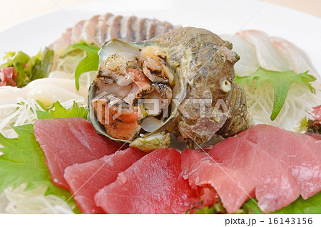 おいしい新鮮な刺身盛合わせ 16143156