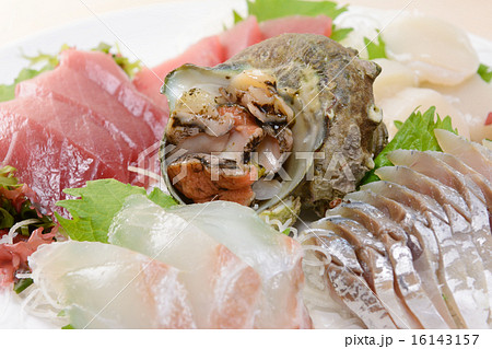 おいしい新鮮な刺身盛合わせ 16143157