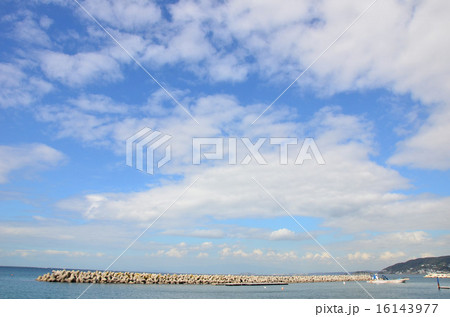 青空と芦名海岸 16143977