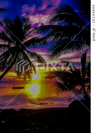 ポンナップ島のサンセット３ 16144844