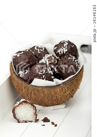 Coconut milk rice truffles in a coconut shell 16146163
