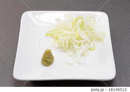 薬味のネギとわさび 16146513