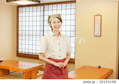 笑顔の店員 16154198