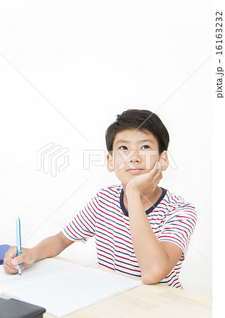勉強する男の子 勉強する男の子 16163232