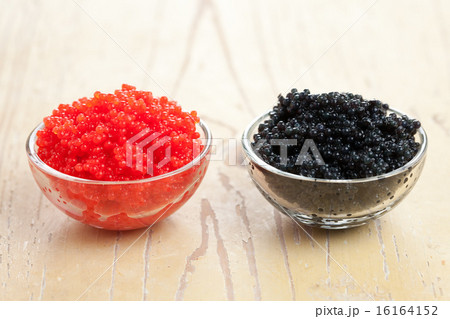 red and black caviar in bowl 16164152
