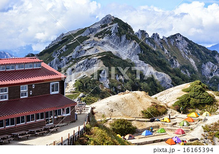 燕山荘と燕岳 16165394