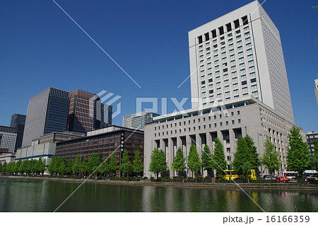 日比谷濠と日比谷のオフィスビル群（東京都千代田区） 16166359