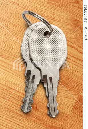 Two chrome keys 16166591