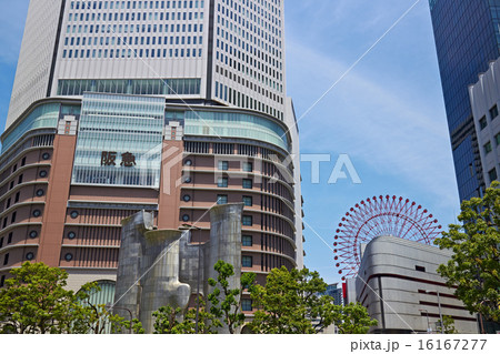 梅田 阪急百貨店とHEP FIVE 16167277