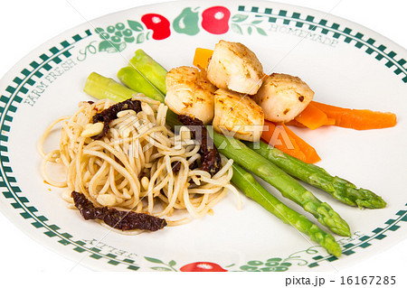 Spaghetti pasta aglio e olio with scallops 16167285