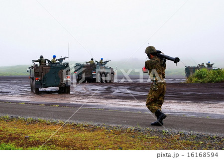 クーガー　９６式装輪装甲車　96WAPC　兵員輸送車　2014年 富士総合火力演習 16168594