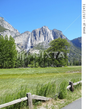 ヨセミテ国立公園のヨセミテ滝 16172451