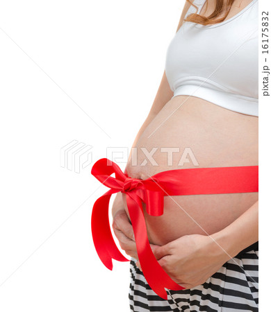 pregnant belly with knot 16175832