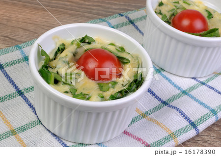 Omelet with spinach and cheese Omelet with spinach and cheese 16178390