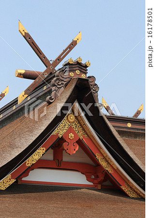 吉備津神社 本殿の屋根 吉備津造 比翼入母屋造 の写真素材