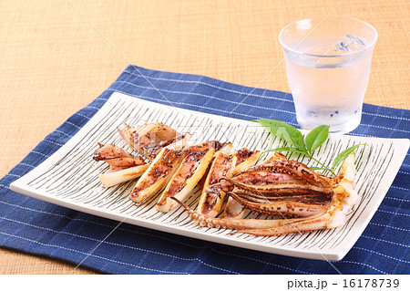 イカ焼きと焼酎 16178739