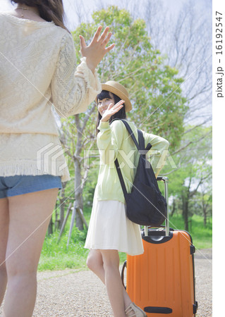 旅行をする女の子たち 旅行をする女の子たち 16192547