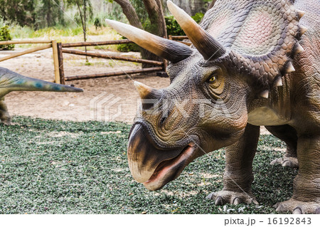 ancient extinct dinosaur 16192843