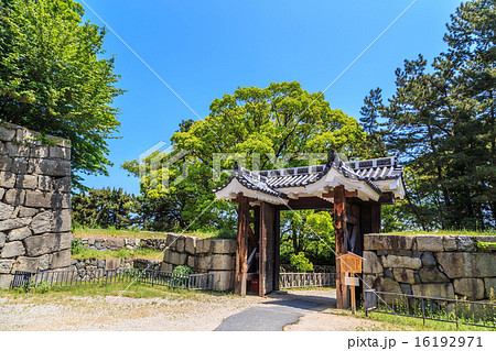 新緑まばゆい名古屋城の旧二之丸東二之門(重要文化財) 新緑まばゆい名古屋城の旧二之丸東二之門(重要文化財) 16192971
