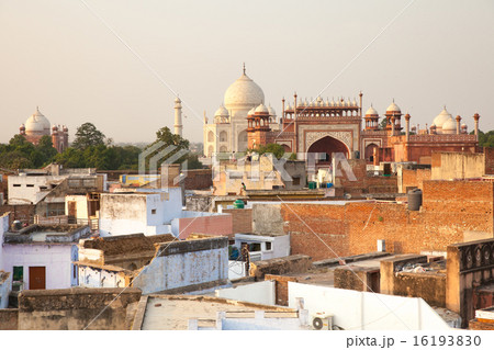 Taj Mahal and Agra from the roof of Taj Ganj  16193830