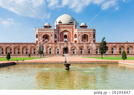 Daytime view of Humayun's Tomb 16193847
