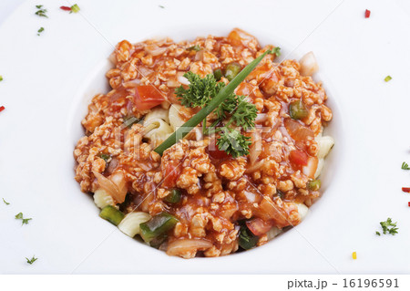 Macaroni with tomato chicken sauce Macaroni with tomato chicken sauce 16196591