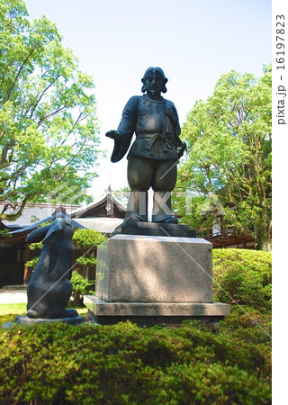 オオクニヌシとウサギの像（出雲大社／島根県出雲市大社町） 16197823