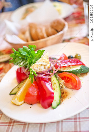 greek salad 16199214