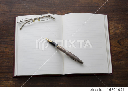 空白のページと万年筆 16201091