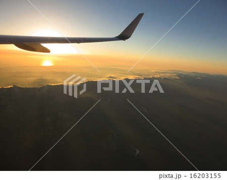 夕陽を浴びる日高山脈 16203155