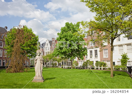Begijnhof Courtyard in Amsterdam 16204854