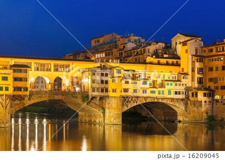 Arno and Ponte Vecchio at night, Florence, Italy Arno and Ponte Vecchio at night, Florence, Italy 16209045