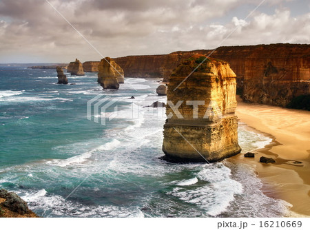 twelve apostles 16210669