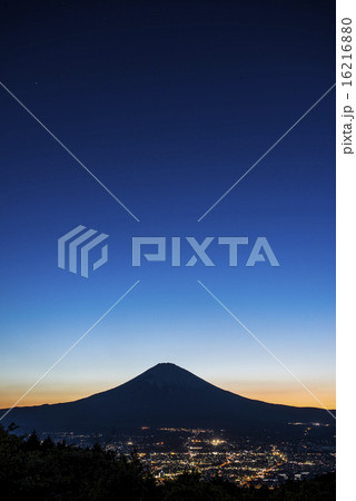 乙女峠からの富士山の夕暮れ 乙女峠からの富士山の夕暮れ 16216880