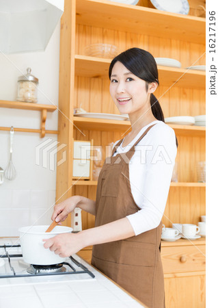 女性 キッチンイメージ 女性 キッチンイメージ 16217196