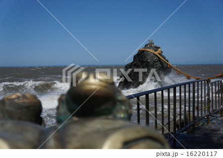 三重県　伊勢市　二見興玉神社　海中の夫婦岩 16220117
