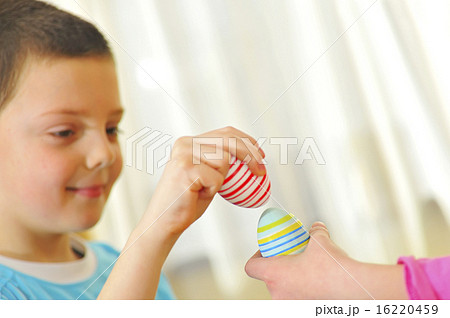 Knocking eggs 16220459