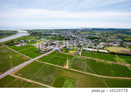 太平洋に流れ込む夷隅川といすみマラソン会場付近の空撮 16220778