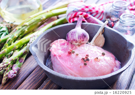 raw meat 16220925