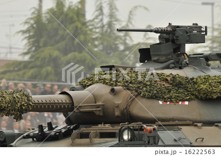 陸上自衛隊 駐屯地 一般開放 展示訓練 74式戦車の写真素材