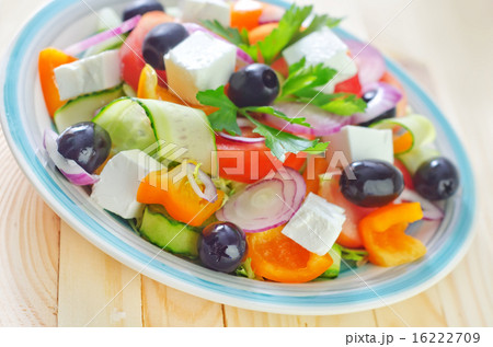 greek salad 16222709