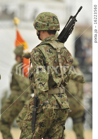 陸上自衛隊 駐屯地 一般開放 展示訓練 隊員の整列 16223560