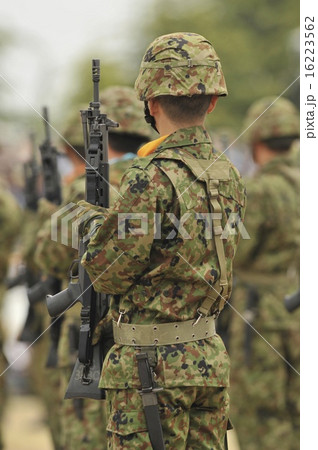陸上自衛隊 駐屯地 一般開放 展示訓練 隊員の整列 16223562