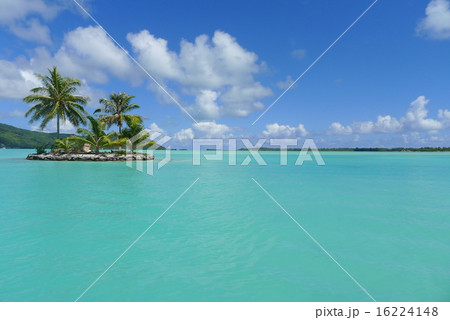 エメラルドグリーンの海 16224148